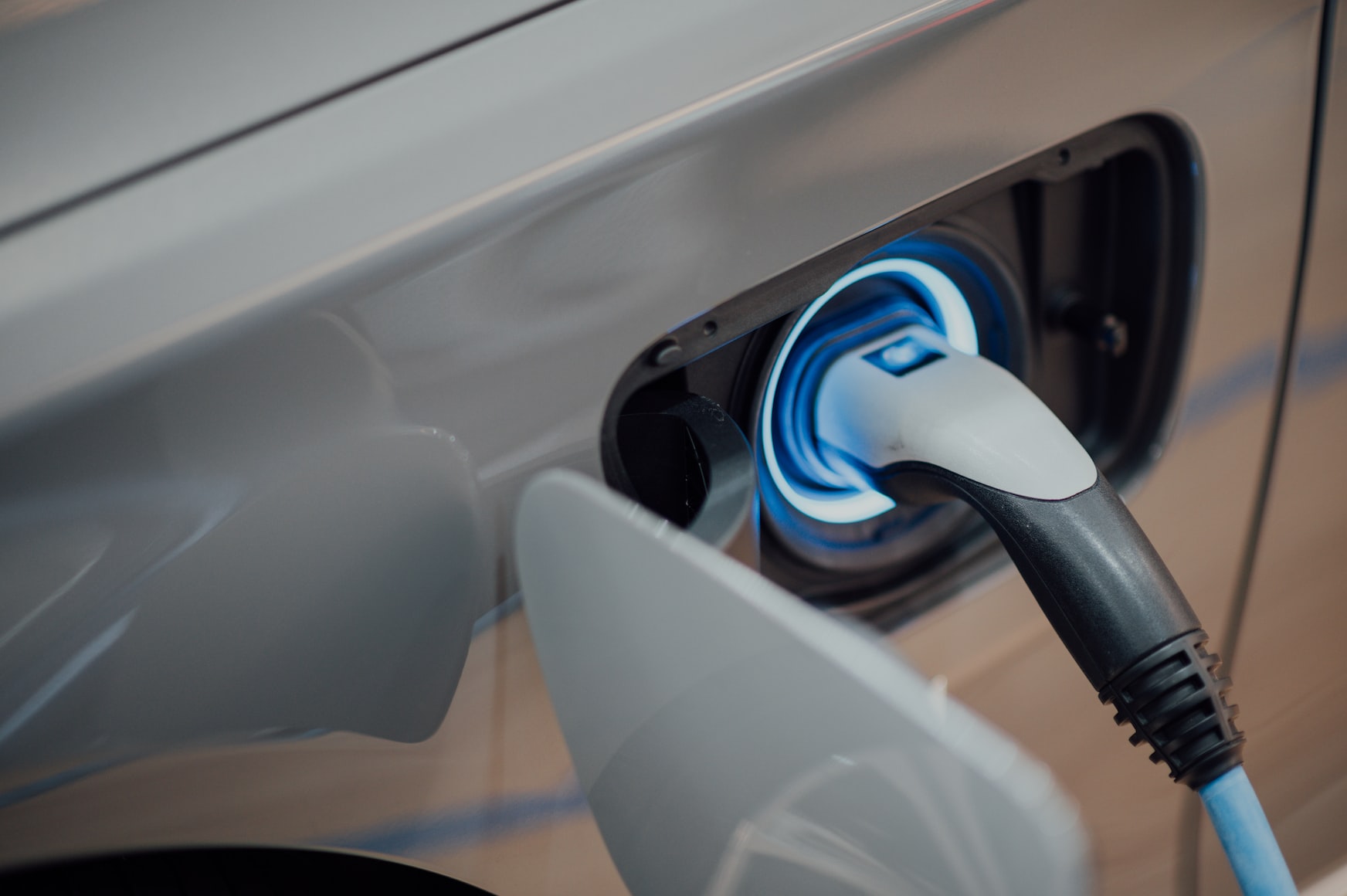 Faut-il limiter la vitesse pour rendre les véhicules électriques plus attractifs ?