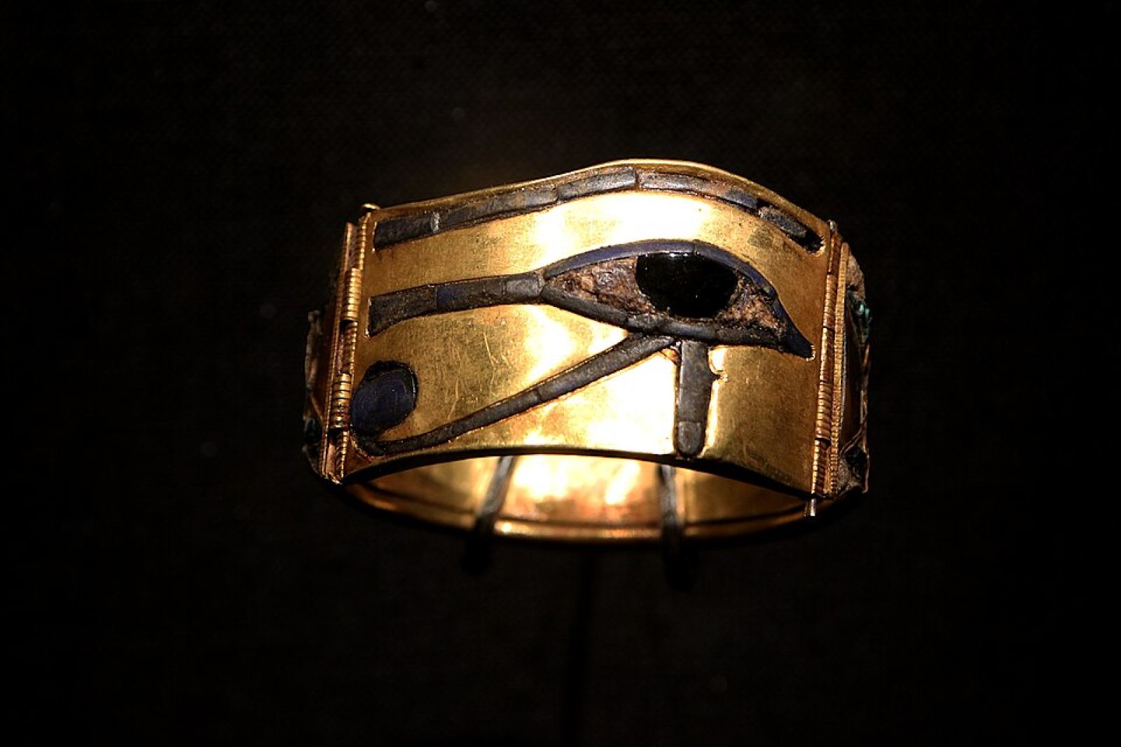 The Eye of Horus: an Egyptian mythological symbol with powerful meanings 🧿