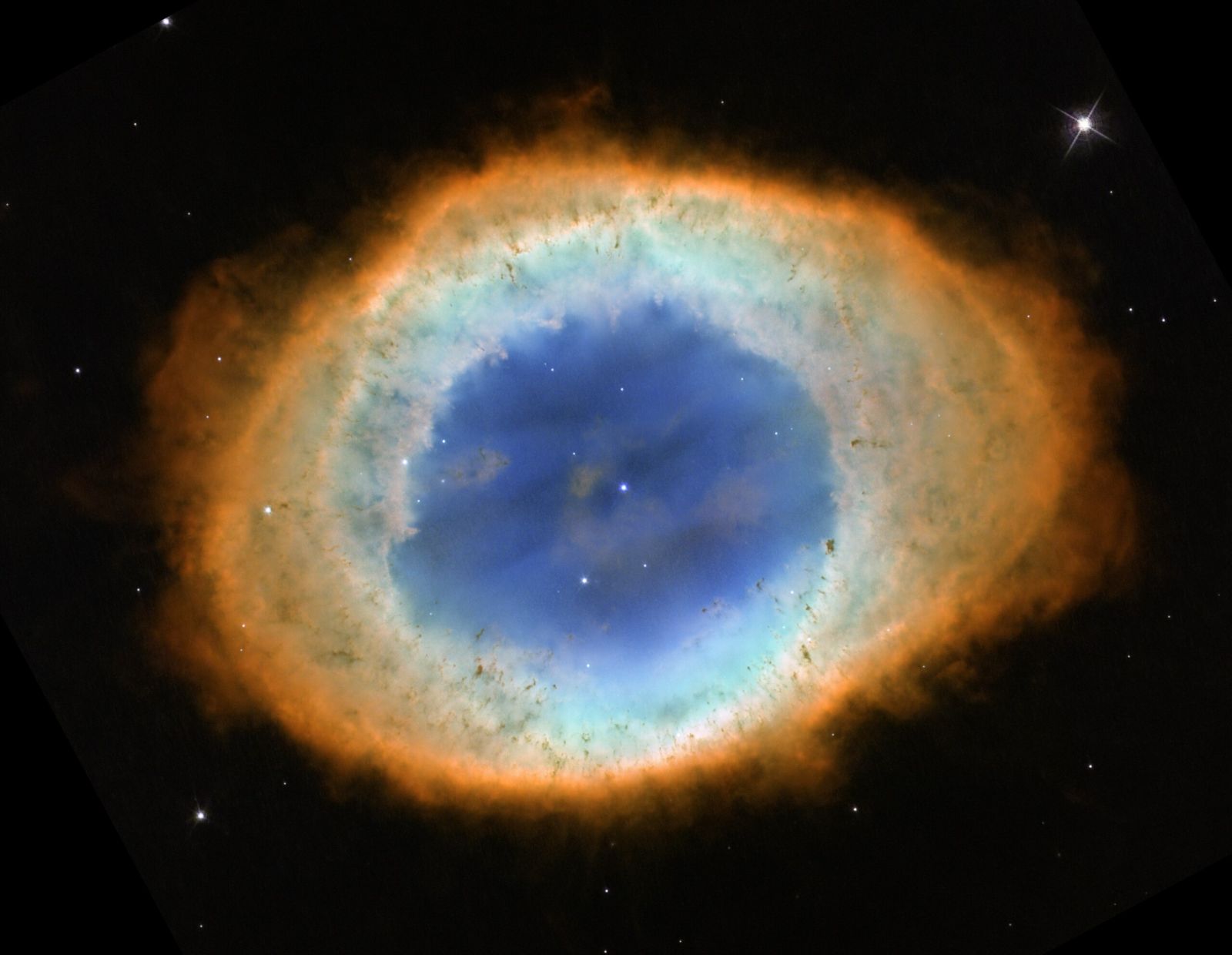 🔭 Découverte d'une étrange "barre de fer" au milieu de la nébuleuse de la Lyre