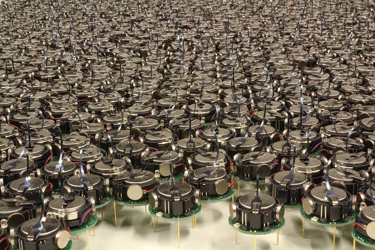 🤖 Cet essaim de robots sait faire le ménage dans ses propres rangs