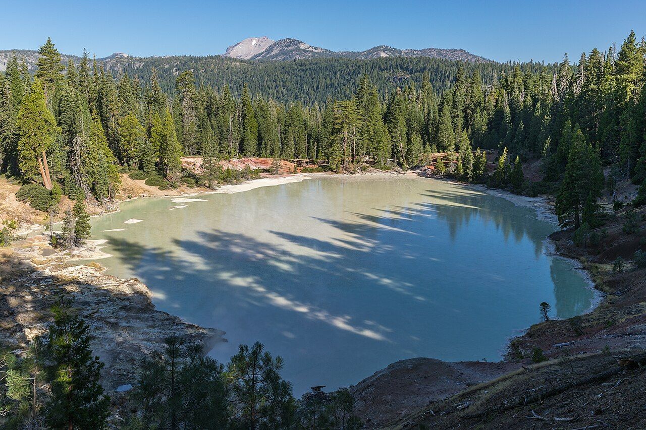 % Une amibe se reproduit encore à 63 °C dans ce lac, un record