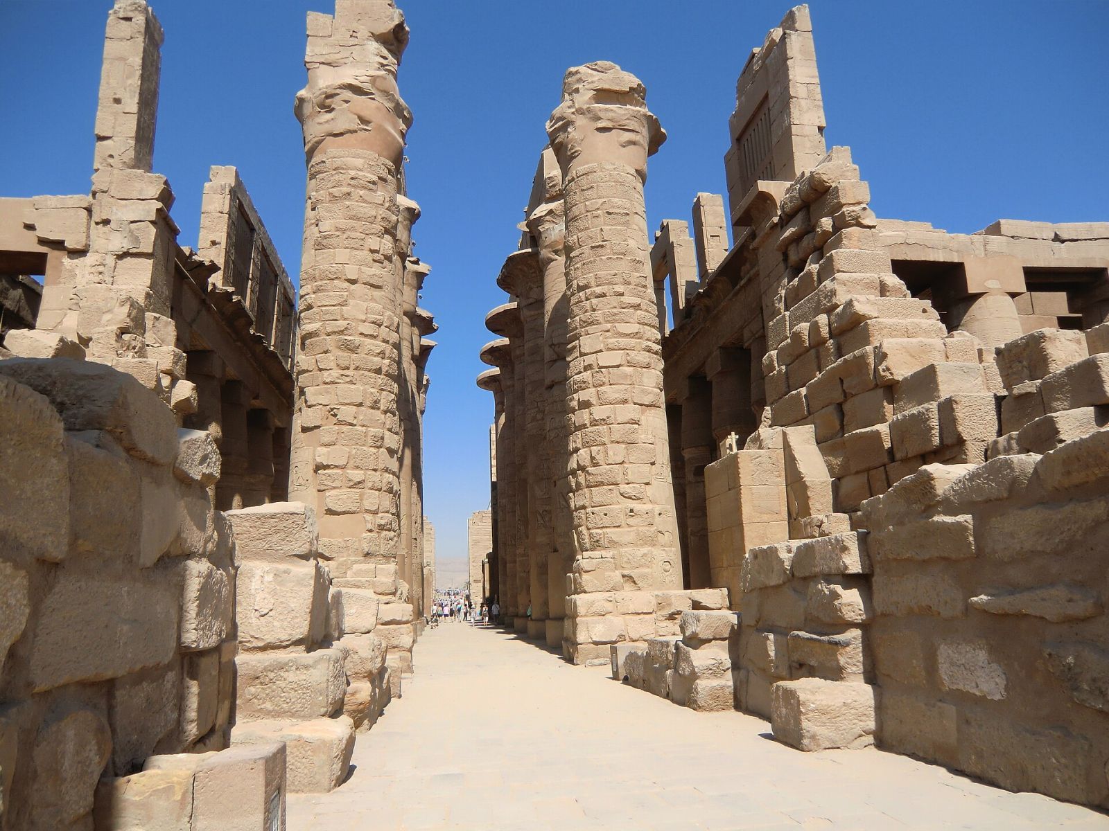 🏛️ Temple de Karnak (Louxor) : une localisation énigmatique liée à la mythologie égyptienne