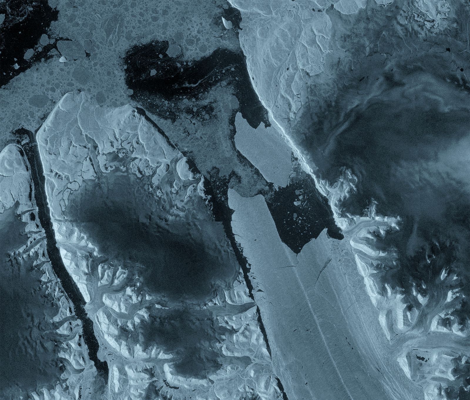 🧊 Un immense iceberg de 76 km² se détache d’un glacier du Groenland