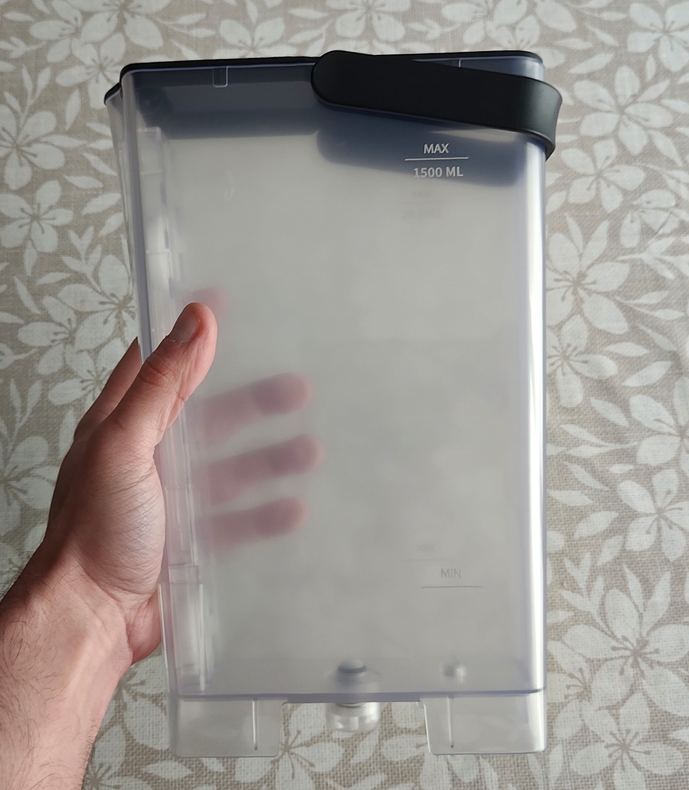 Le réservoir de stockage de l'eau filtrée, d'une capacité de 1,5 litre.