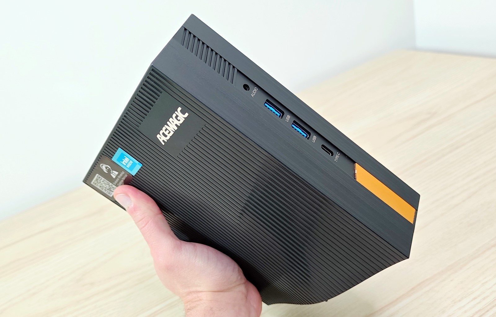 Test mini-PC Acemagic AD15: un format vertical à découvrir