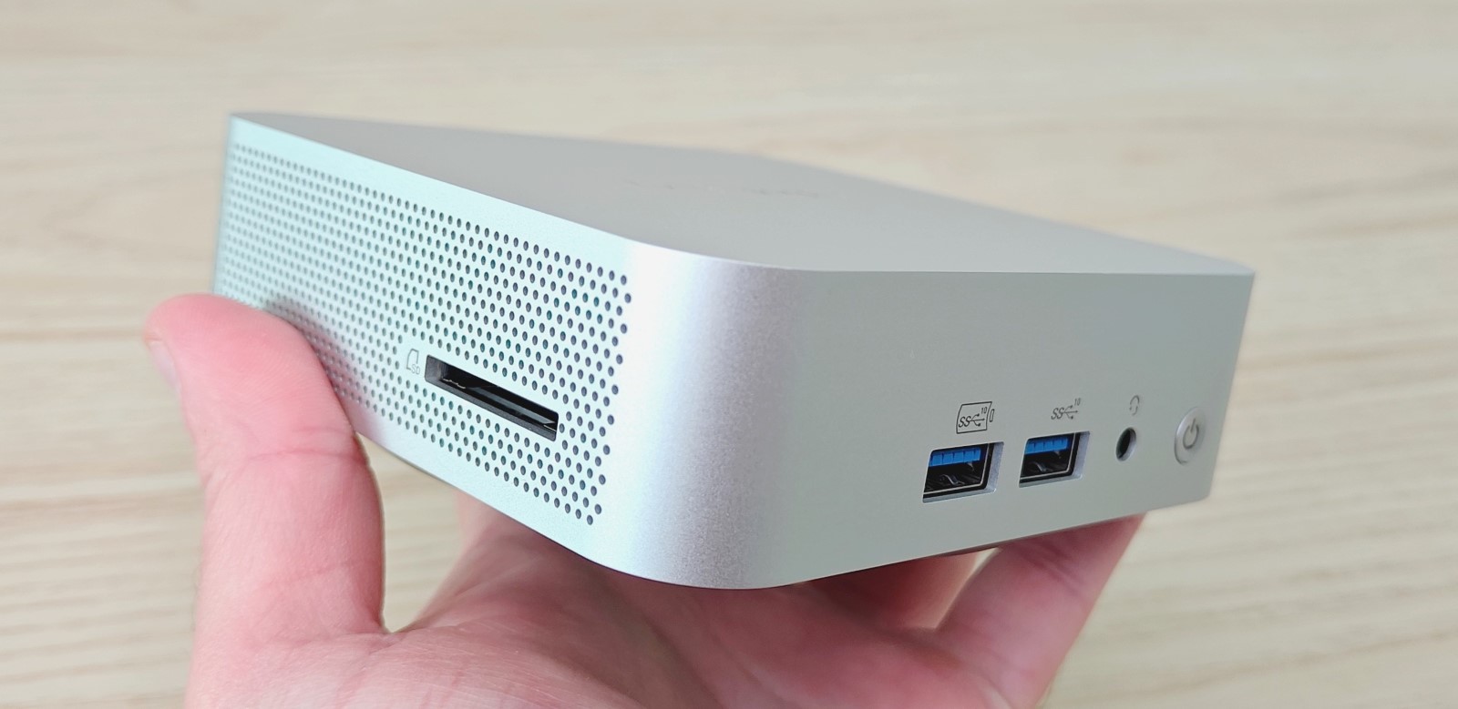 Test mini-PC Geekom A8: tant de puissance dans une si petite machine