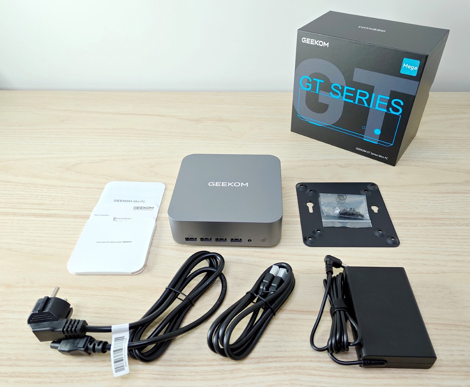 Test mini-PC Geekom GT1 Mega: un Intel Core Ultra 9 puissant et compact