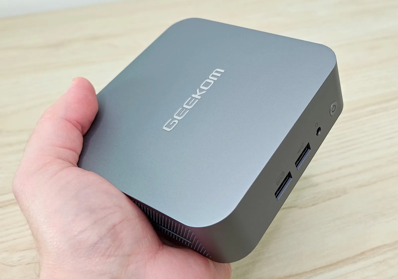 Offre du jour: -190€ sur ce séduisant mini-PC avec Intel i9 + RAM 32 Go + SSD 2 To