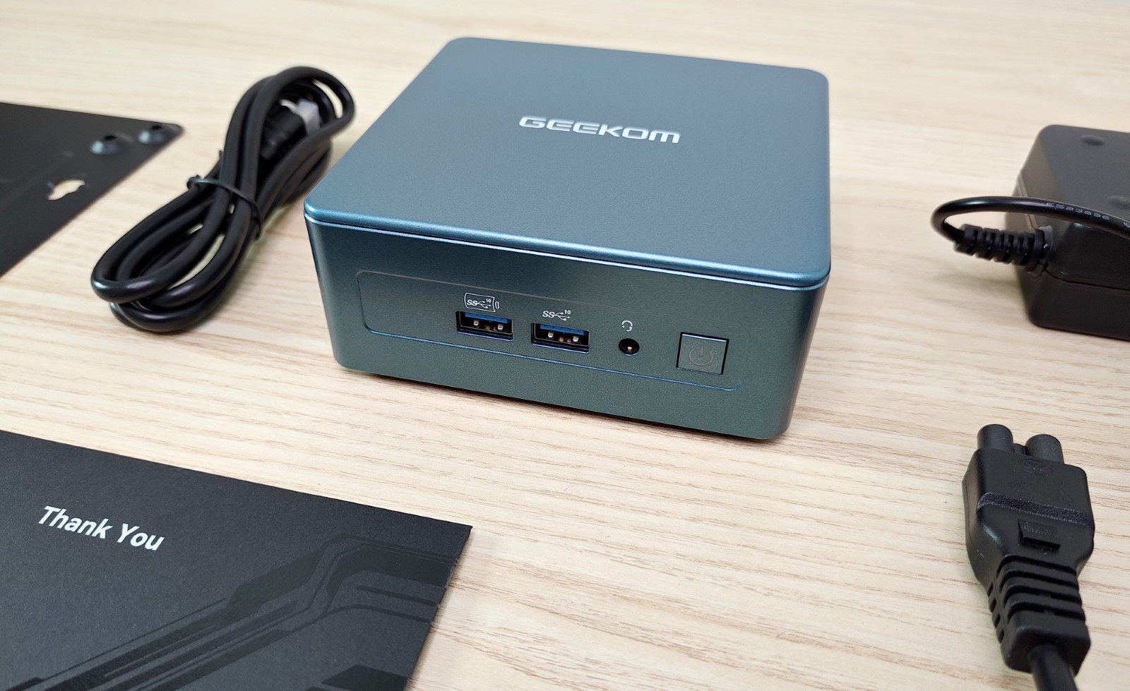 Test mini-PC Geekom Mini IT12 i7-12650H: une petite machine bien dotée