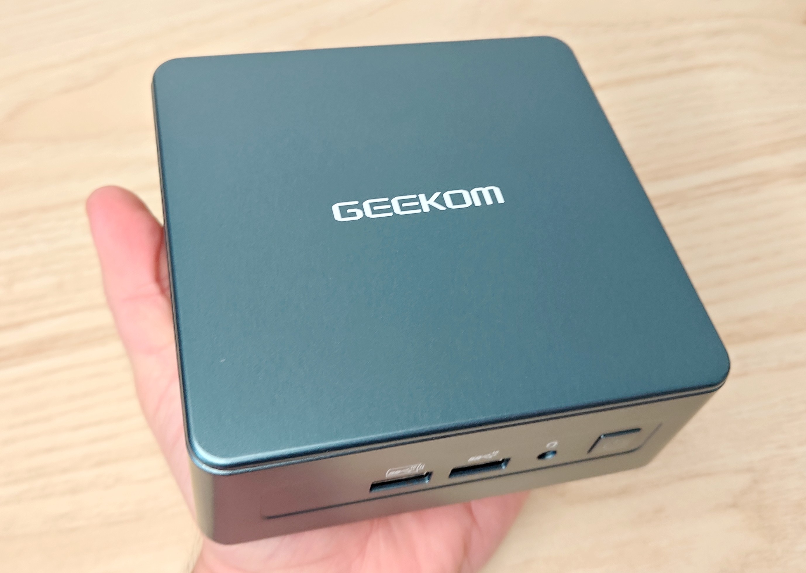 Test mini-PC Geekom Mini IT12: une petite boule de nerfs