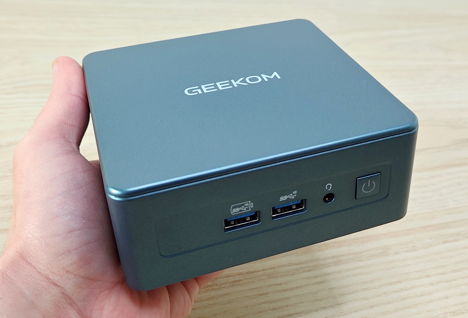 Test mini-PC Geekom Mini IT13 version 2025: performant et silencieux