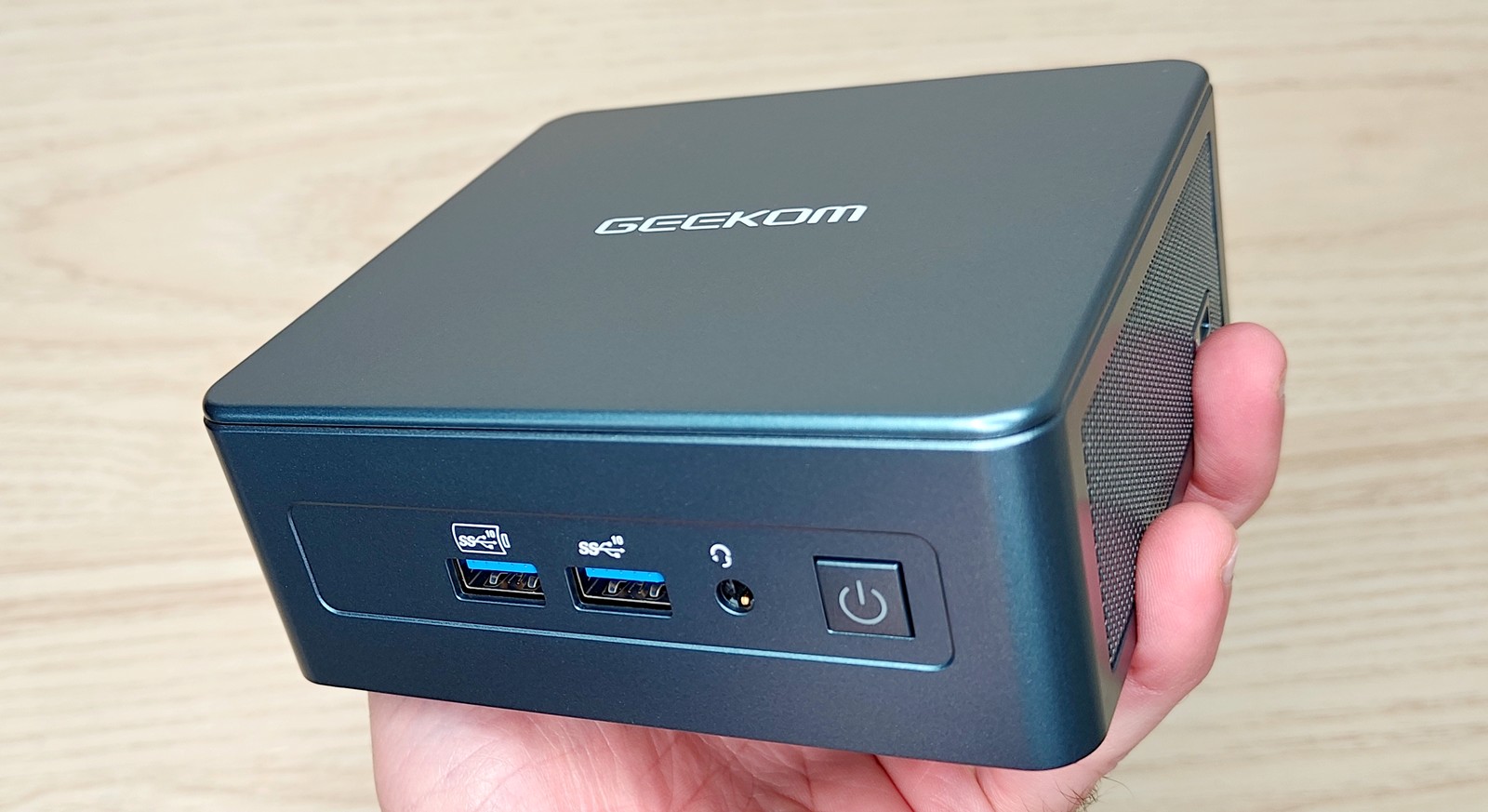 Test mini-PC Geekom Mini IT13 : 14 cœurs / 20 threads dans une si petite machine