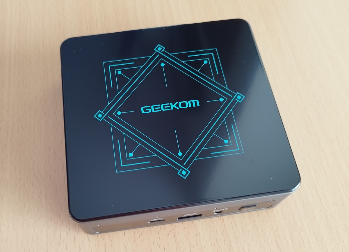 Review mini-PC Geekom MiniAir 11 Special Edition: un écrin et des accessoires en plus