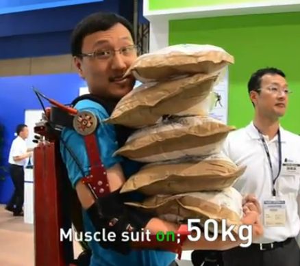 Vidéo: Muscle Suit, une combinaison pour porter des charges lourdes