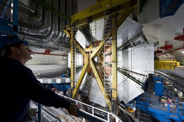 Le détecteur ATLAS achève le LHC