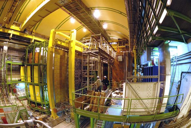 La surprenante asymétrie du LHCb: un écart au Modèle standard ?