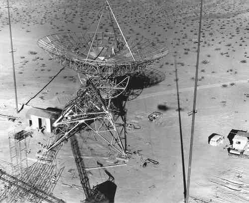 Rétro 1958: Construction de l'antenne de la station de suivi Pioneer
