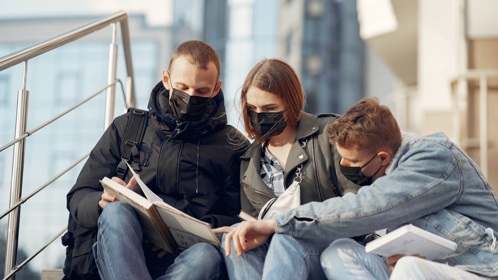 COVID-19: le port du masque protège-il vraiment contre les virus ?