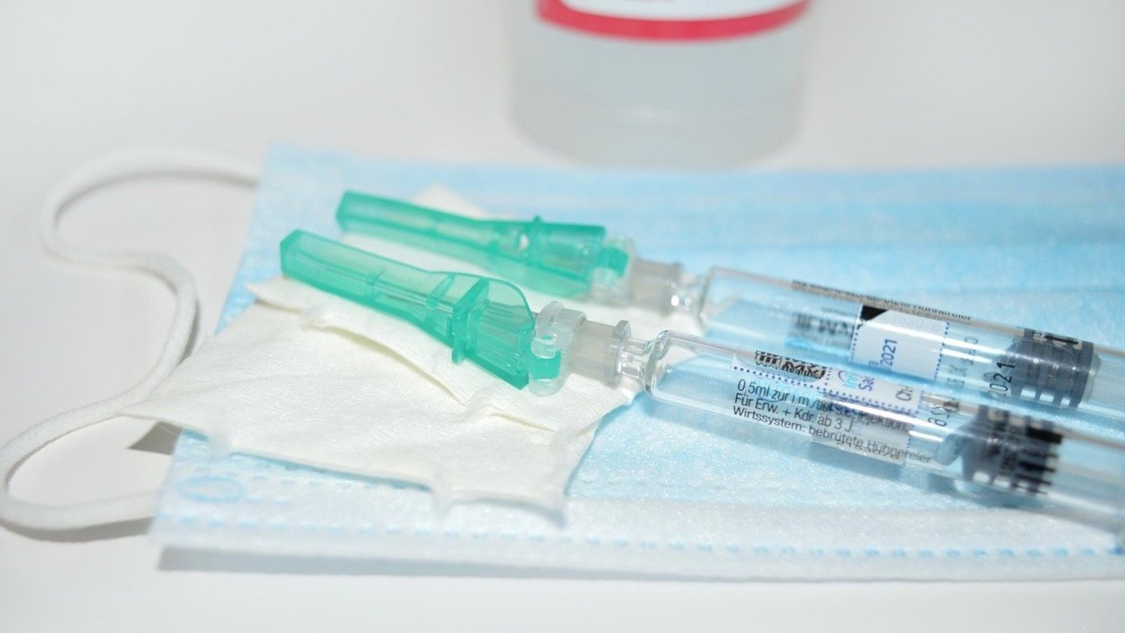 Vaccin contre le COVID-19: les 8 questions encore sans réponse