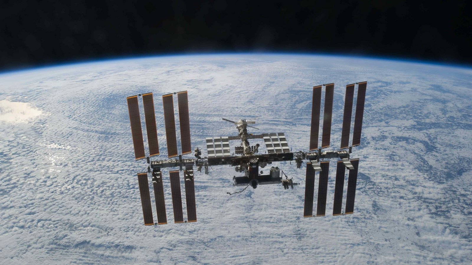 Station Spatiale Internationale: la Russie ne coupe pas (encore) les ponts