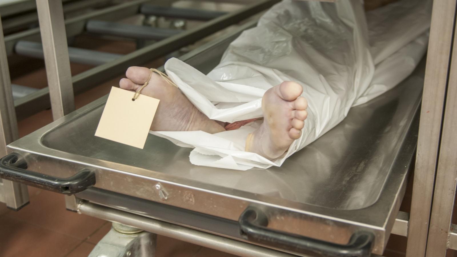 Les ongles et les cheveux continuent-ils vraiment de pousser après la mort ?