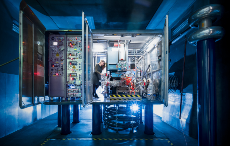 FAIR: l’injecteur du linac à protons développé à Saclay est prêt à être livré