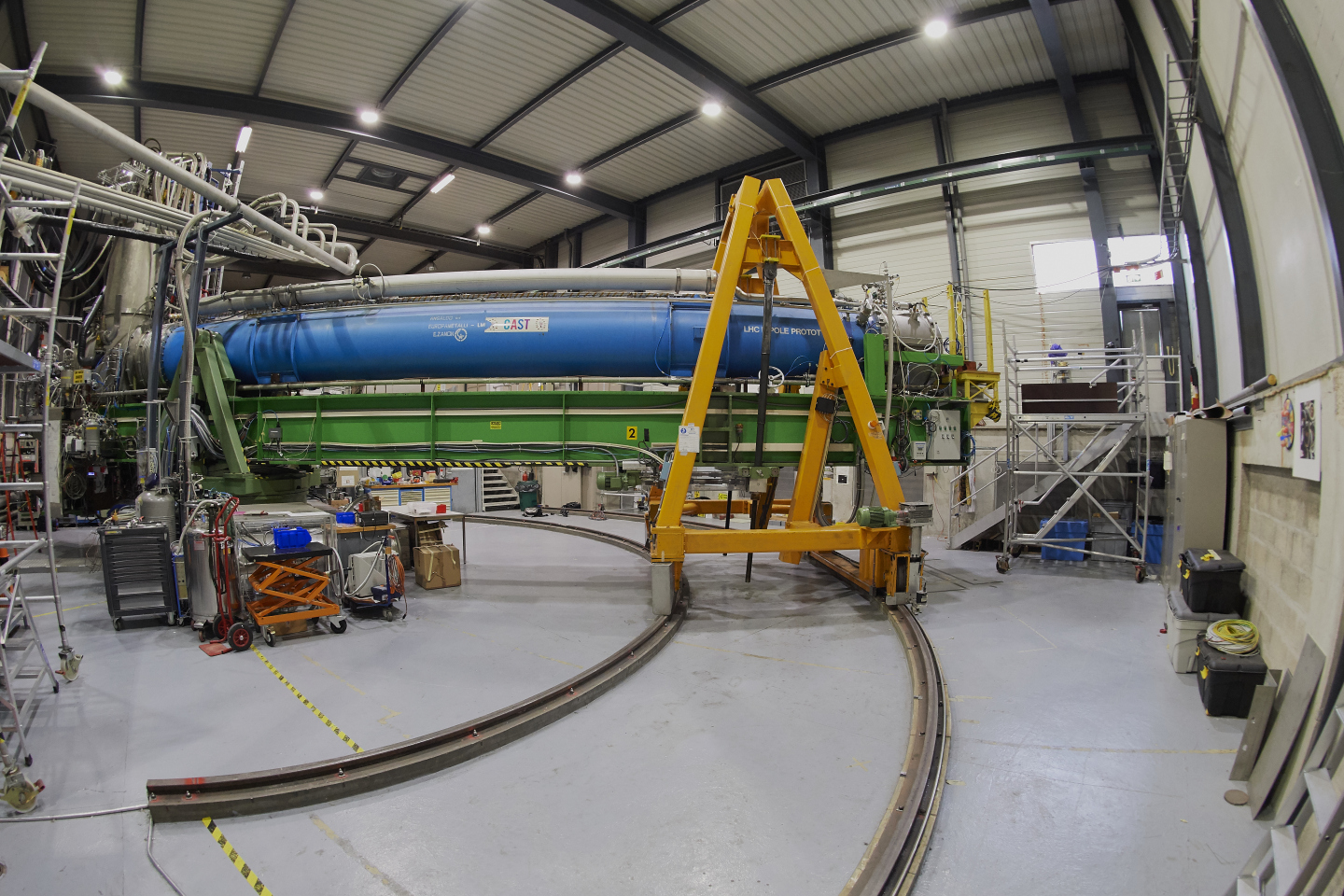 Un trou noir s'aligne avec le Soleil et le télescope du CERN