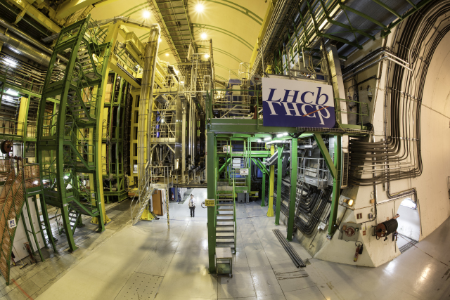 Une surprise au goût de charmonium à LHCb