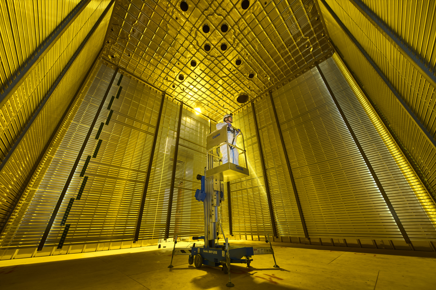 Les premières traces de particules de l'expérience neutrino