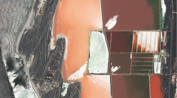Une lagune rose et salée en Australie