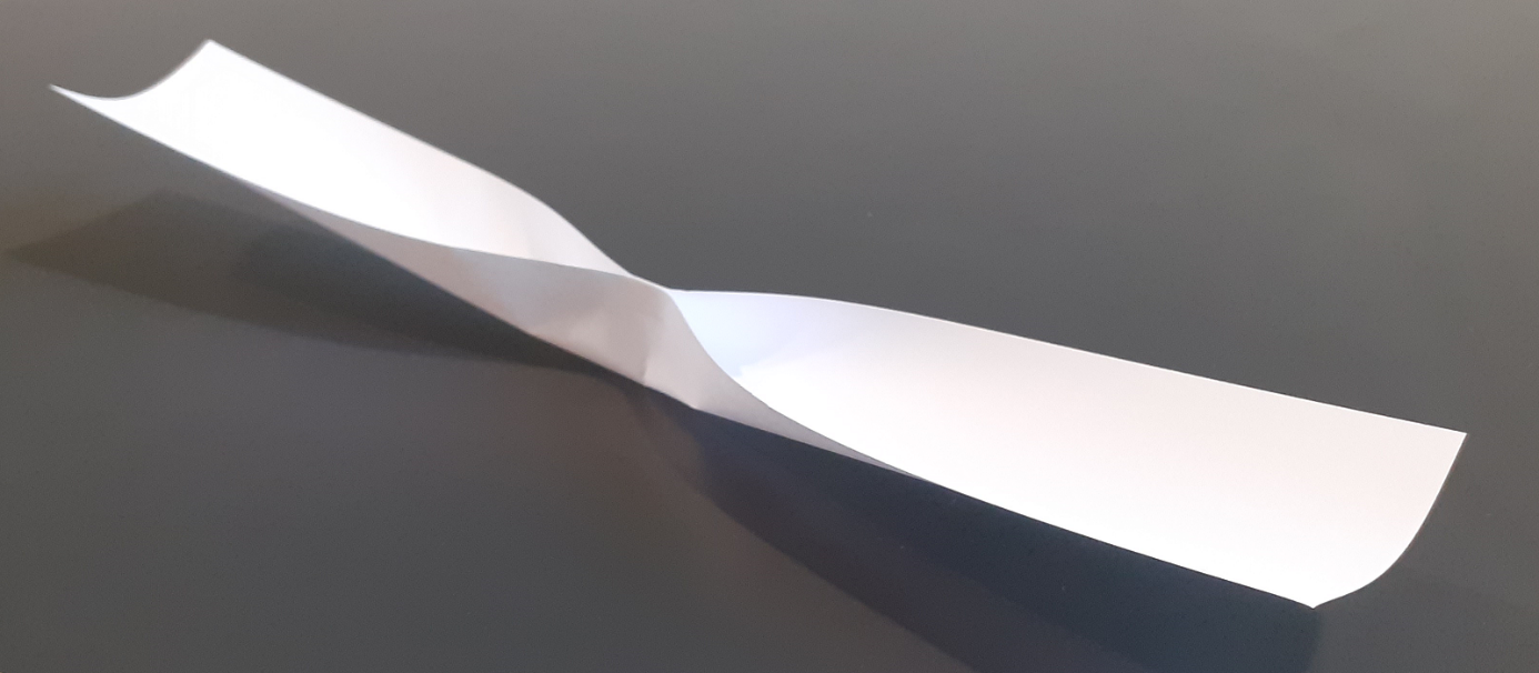 Pourquoi courber une feuille de papier lui met la pression