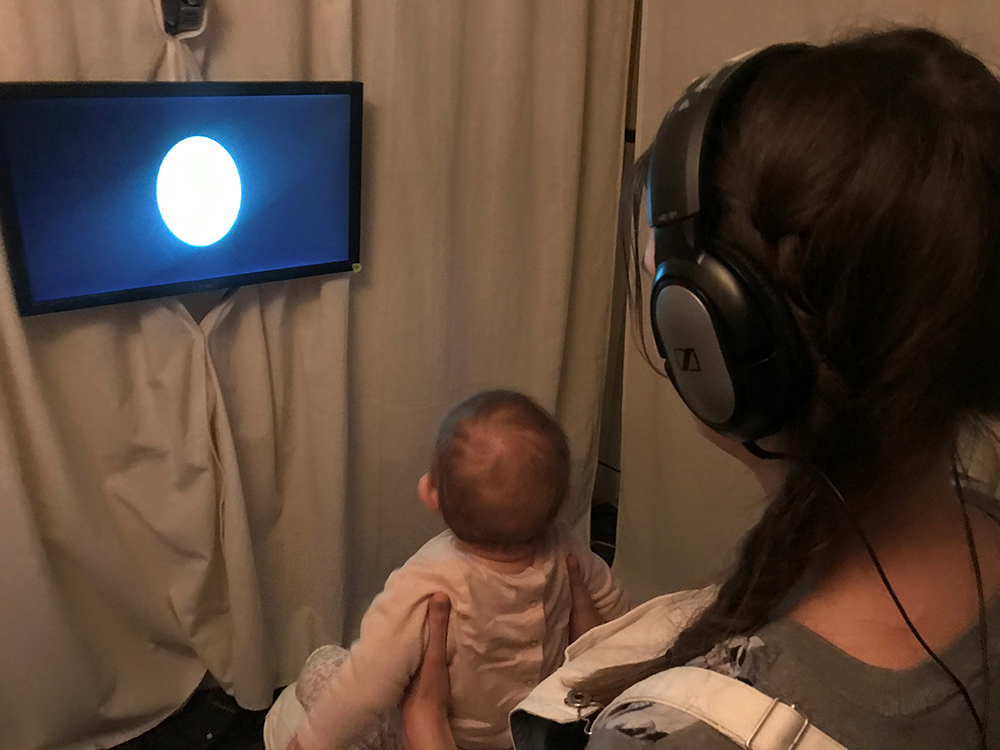 Les bébés de 8 mois savent déjà leur grammaire