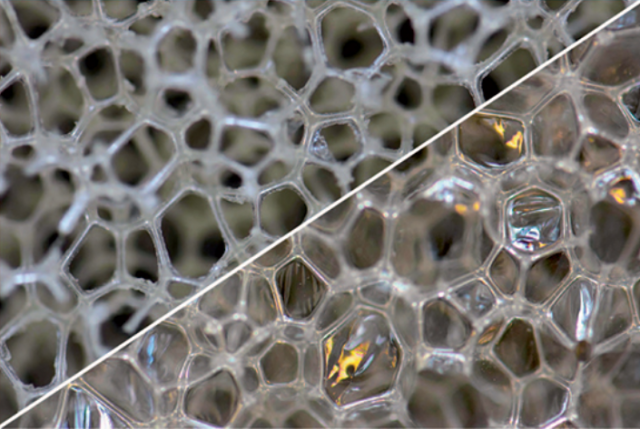 Des mousses solides comportant de fines membranes absorbent fortement les ondes sonores