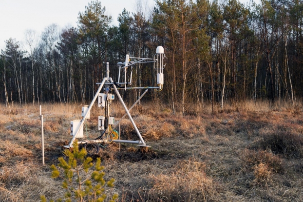 Installation d'un dispositif de mesure des émissions de gaz à effet de serre dans la tourbière de La Guette