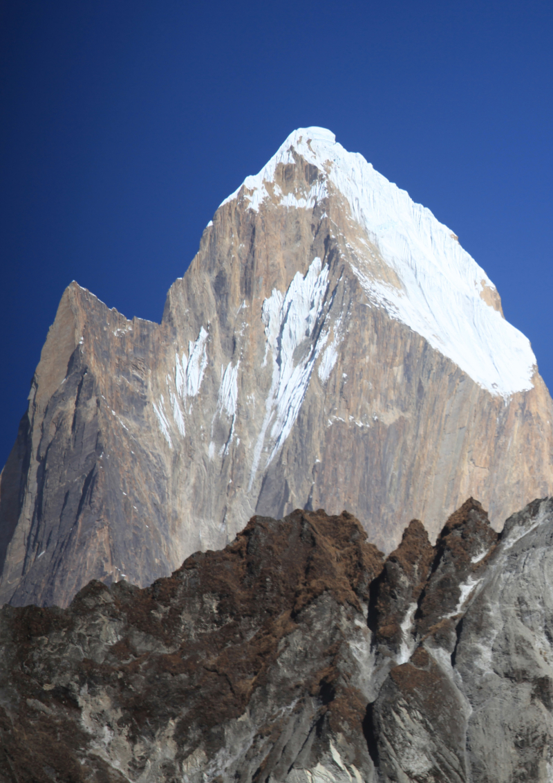 L’effondrement cataclysmique d'une montagne himalayenne de 8000 mètres