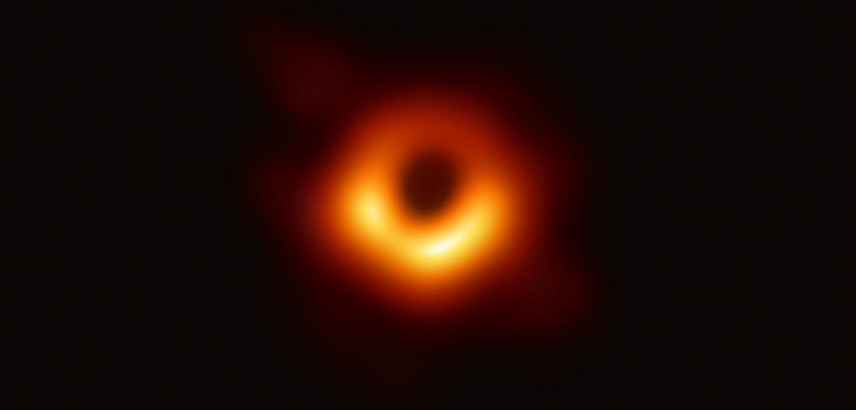 Voici la toute première image d'un trou noir