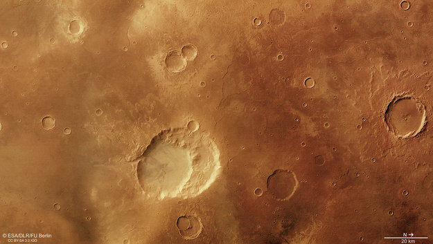 Cratère d'impact, ou caldeira d'un supervolcan ?