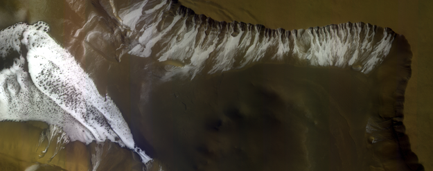 Un cratère givré sur Mars