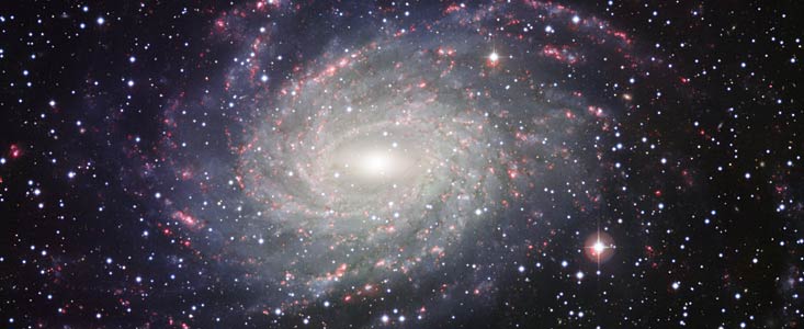NGC 6744: une carte postale de l'espace extragalactique ?