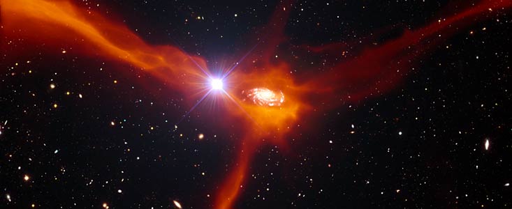 Une galaxie surprise en plein festin grâce à un projecteur lointain