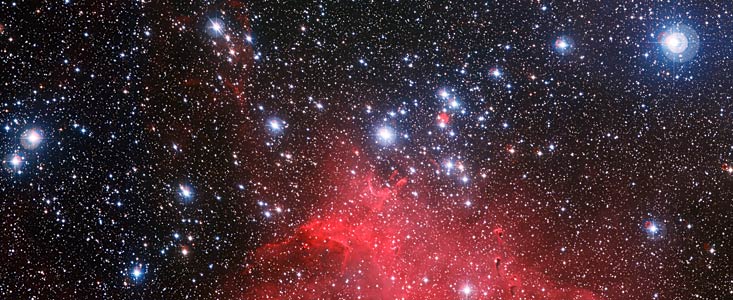 De jeunes étoiles sculptent un paysage céleste spectaculaire