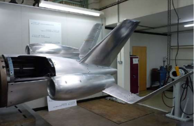 Des études d'empennage en U pleine taille pour des avions