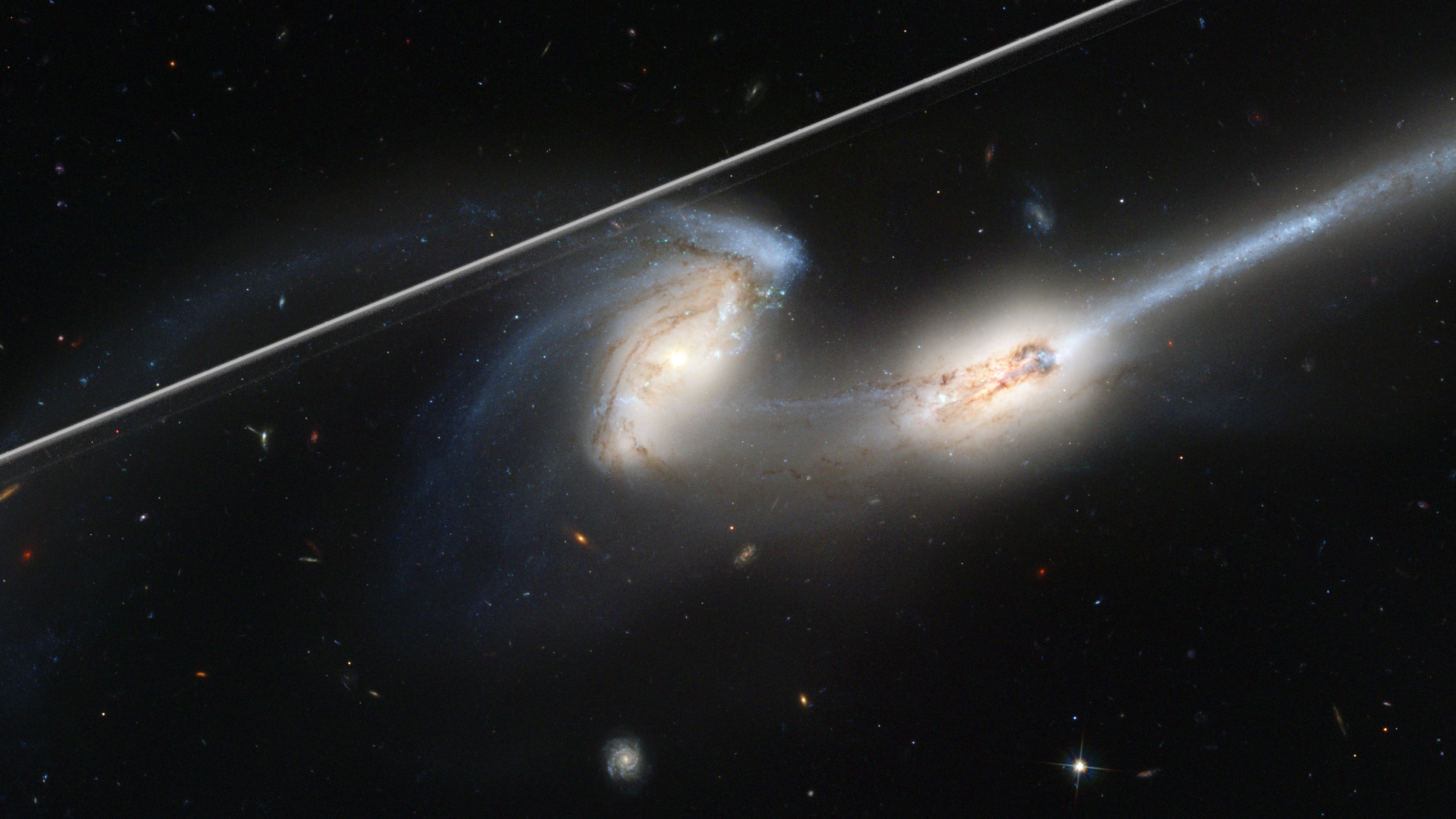 La solution pour Hubble aux traînées de satellites