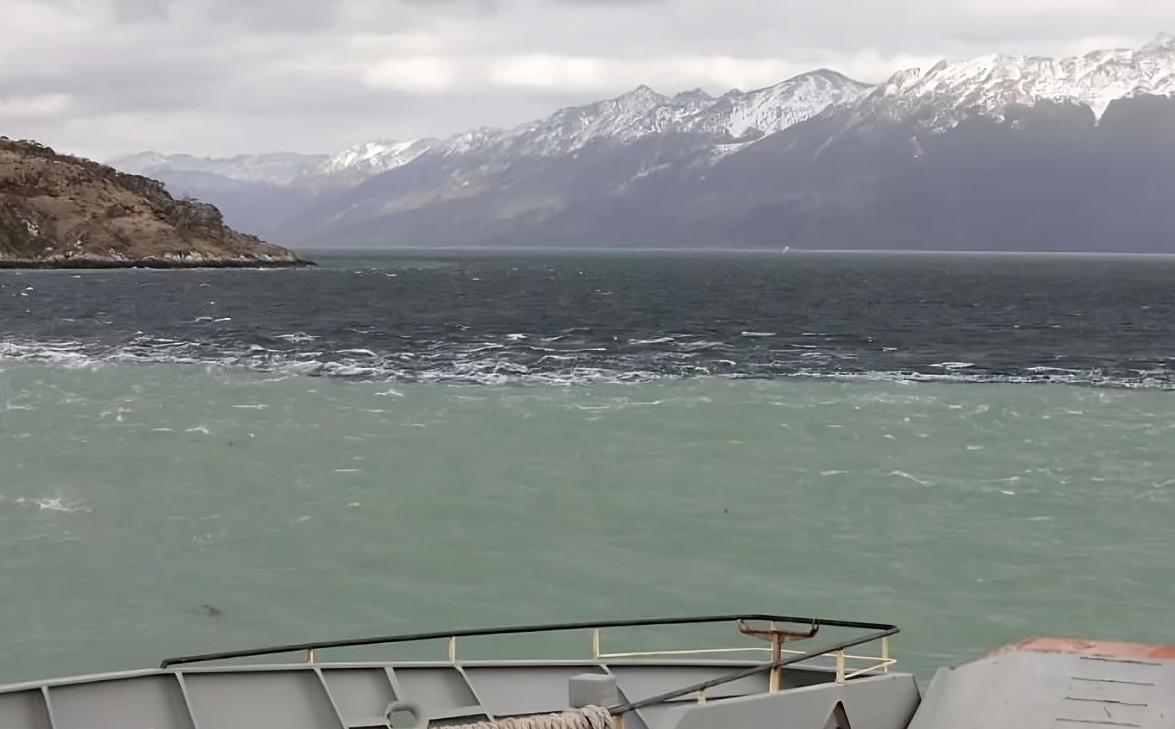 Une étrange ligne séparant les océans Atlantique et Pacifique ?