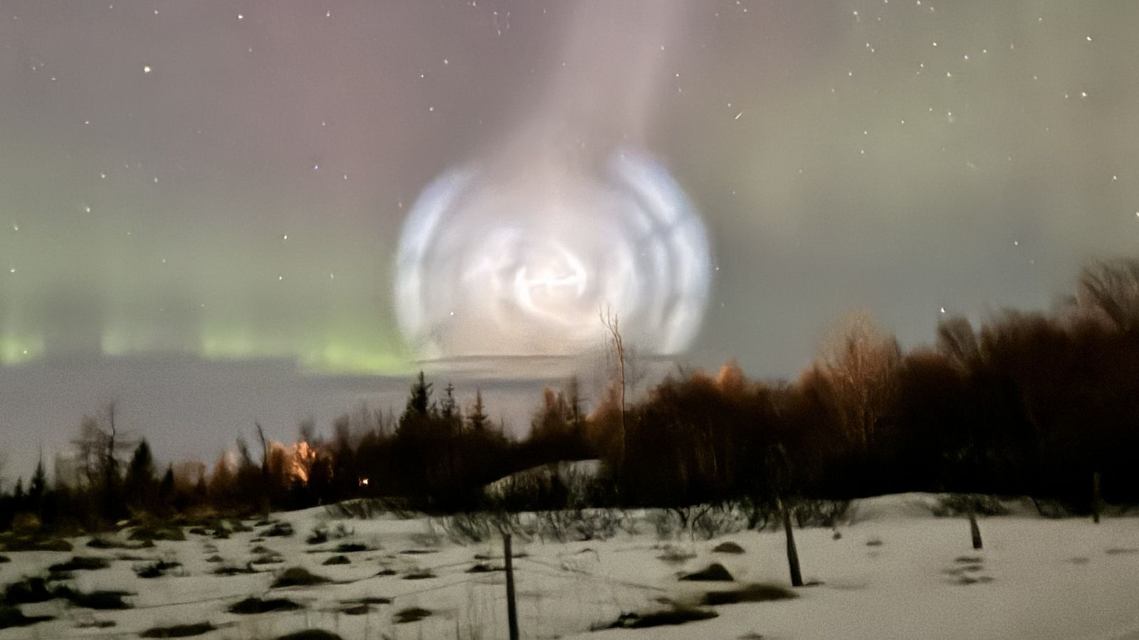 O que é essa misteriosa espiral luminosa que apareceu no céu da Islândia?