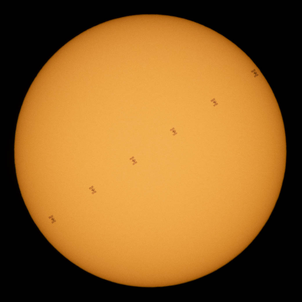 Transit de la Station spatiale internationale devant le Soleil