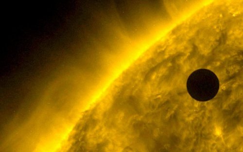 Une exoplanète en transit, du visible aux rayons X : la preuve par Vénus