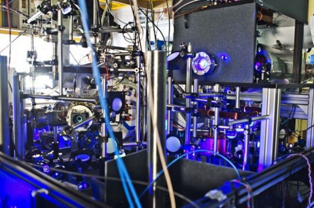 La fibre optique : une révolution pour la comparaison des horloges atomiques