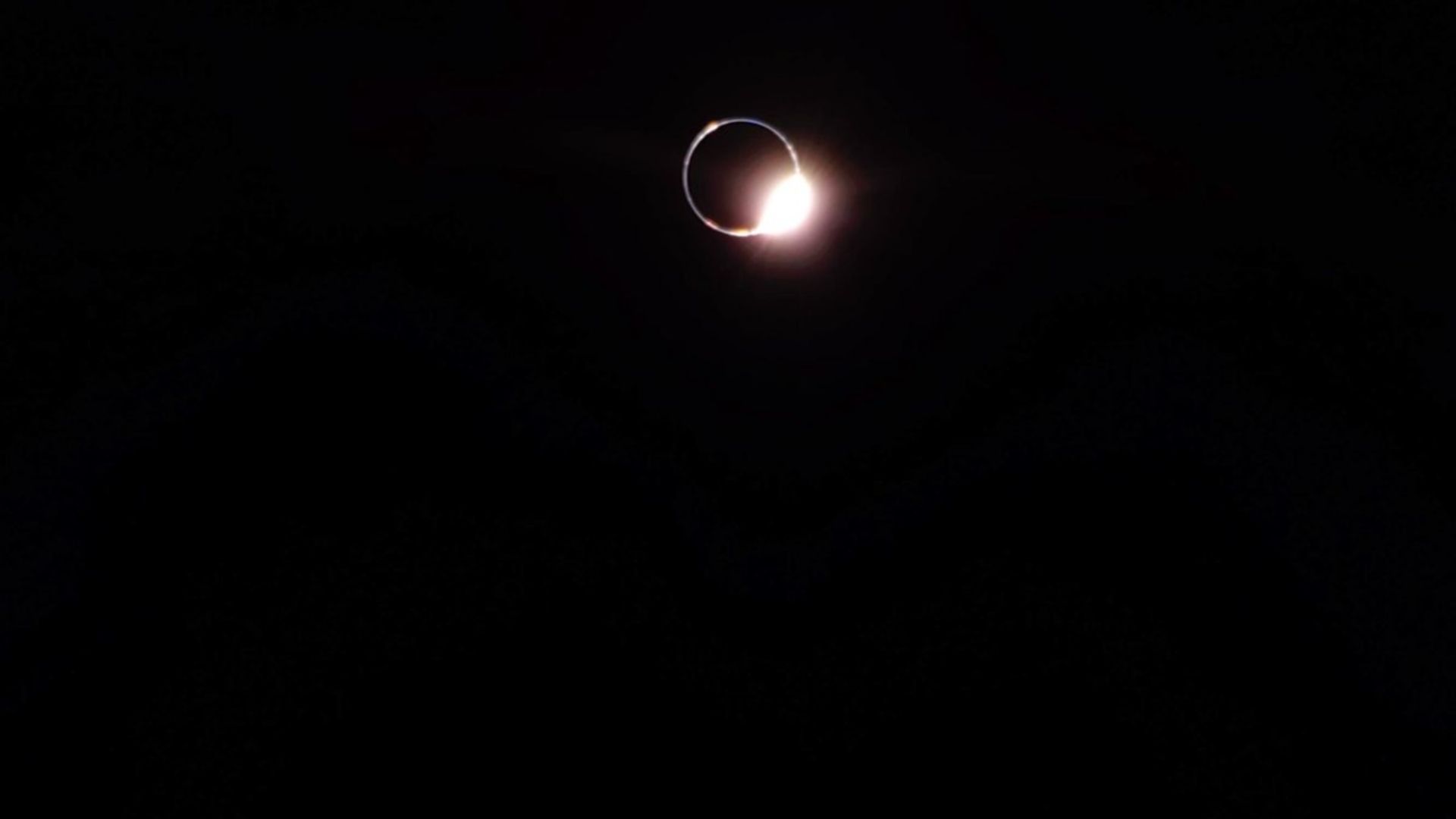 Vídeo: o eclipse lunar visto da Lua, quando a Terra cobre o Sol 🌕