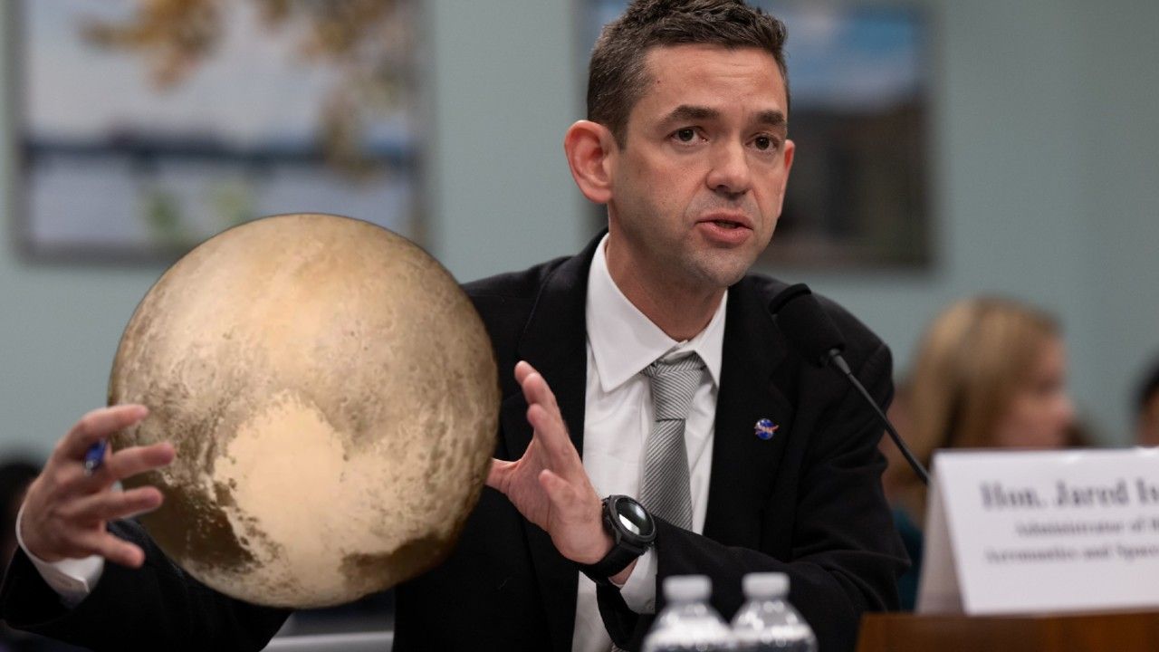 🪐 Chefe da NASA quer devolver a Plutão seu status de planeta